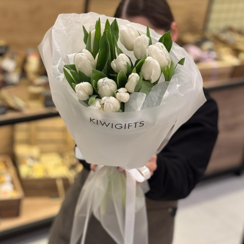 Букет из 15 белых тюльпанов